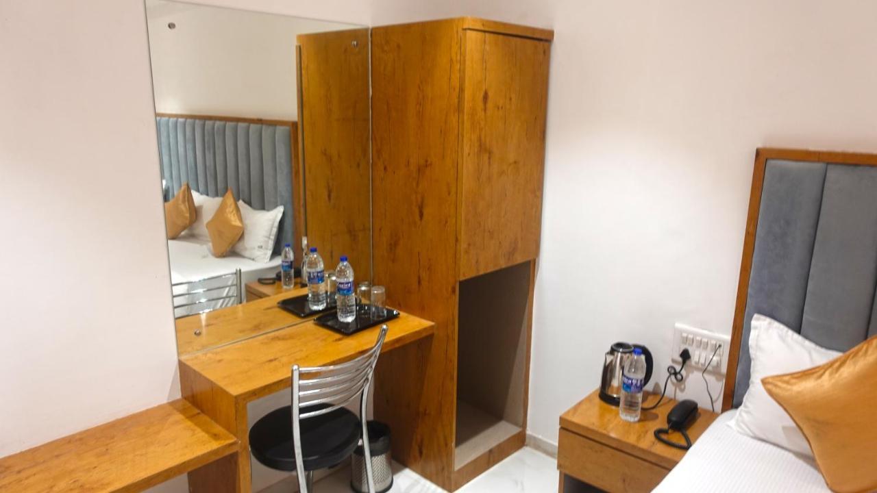 Hotel Palms Residency, Chembur Mumbai Ngoại thất bức ảnh